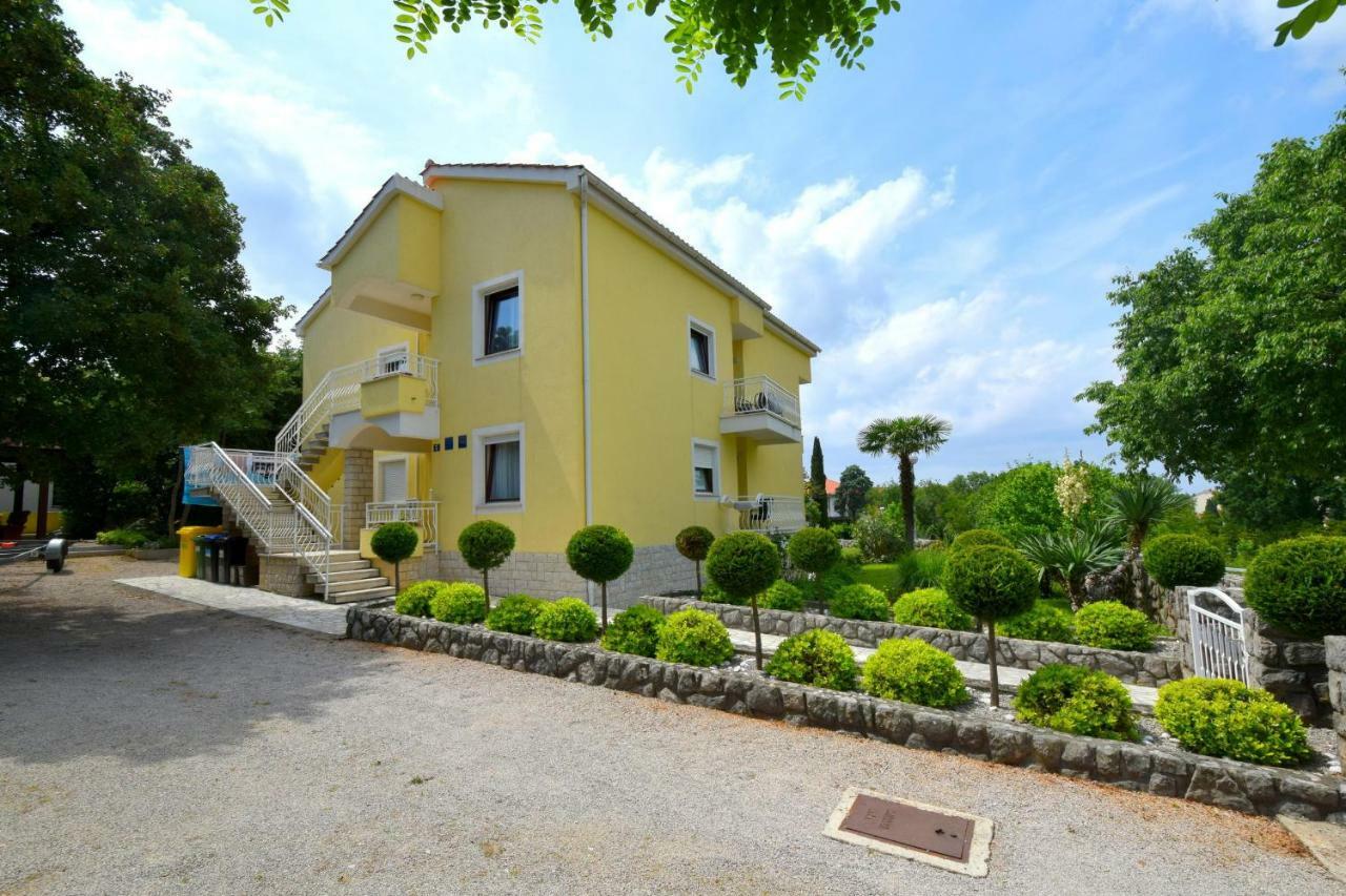Apartments Andrea Malinska Exterior photo